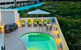 White&Blue Luxury Suites